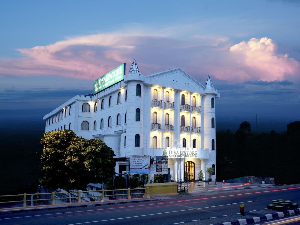 D'Salvatore Boutique Hotel Yogyakarta Maguwo Exterior photo