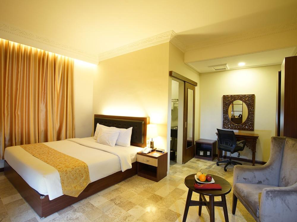 D'Salvatore Boutique Hotel Yogyakarta Maguwo Exterior photo