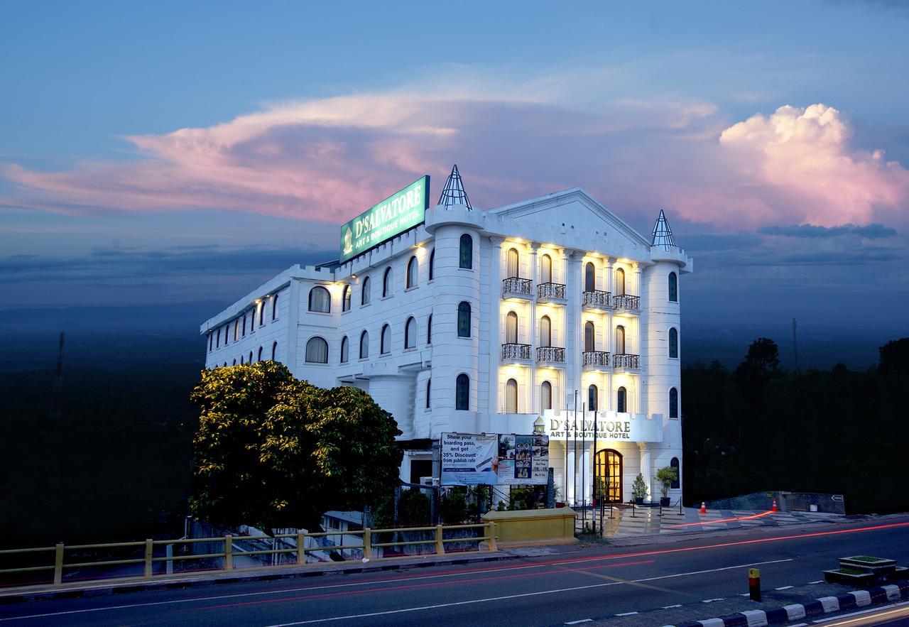 D'Salvatore Boutique Hotel Yogyakarta Maguwo Exterior photo