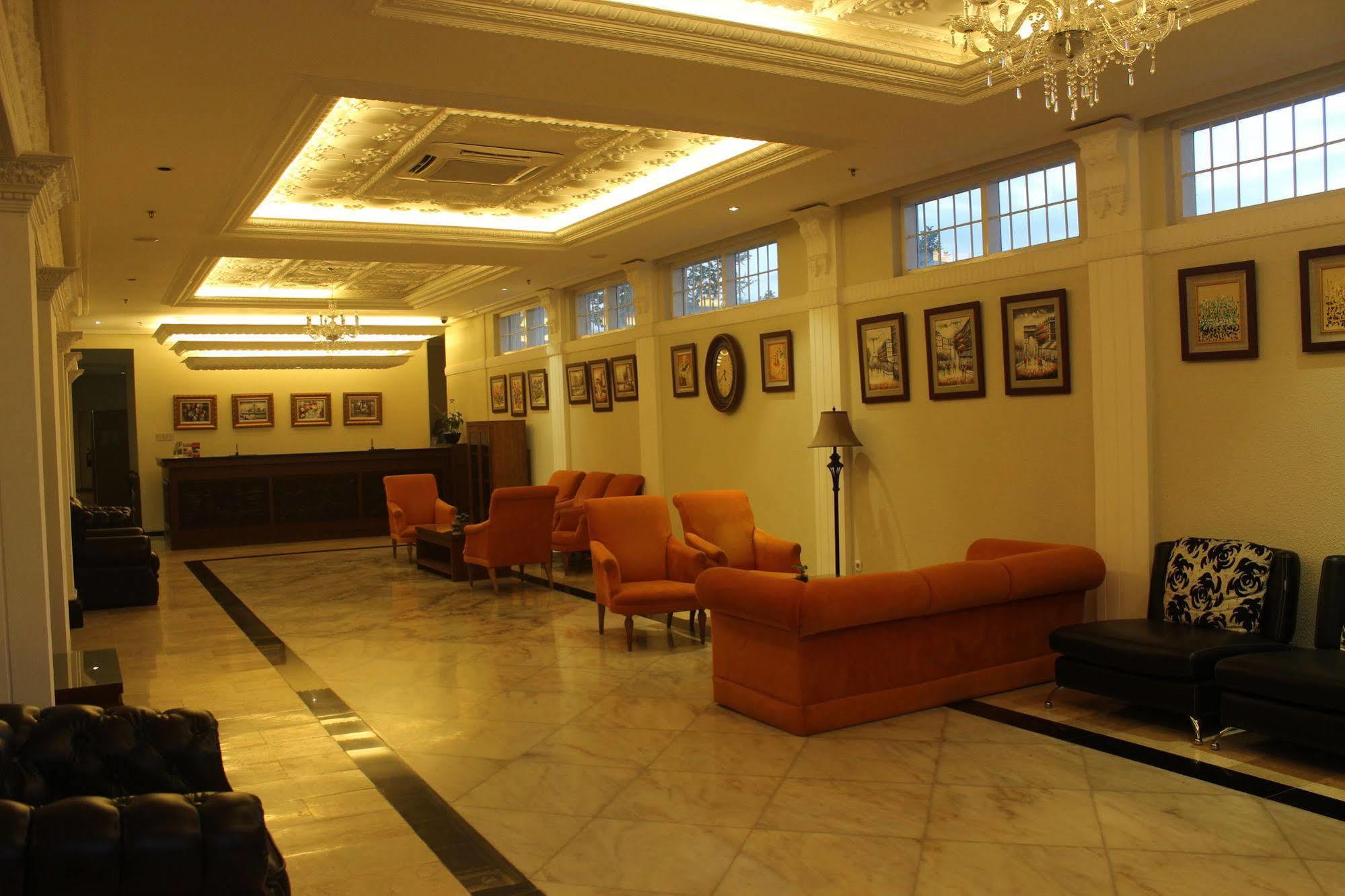 D'Salvatore Boutique Hotel Yogyakarta Maguwo Exterior photo